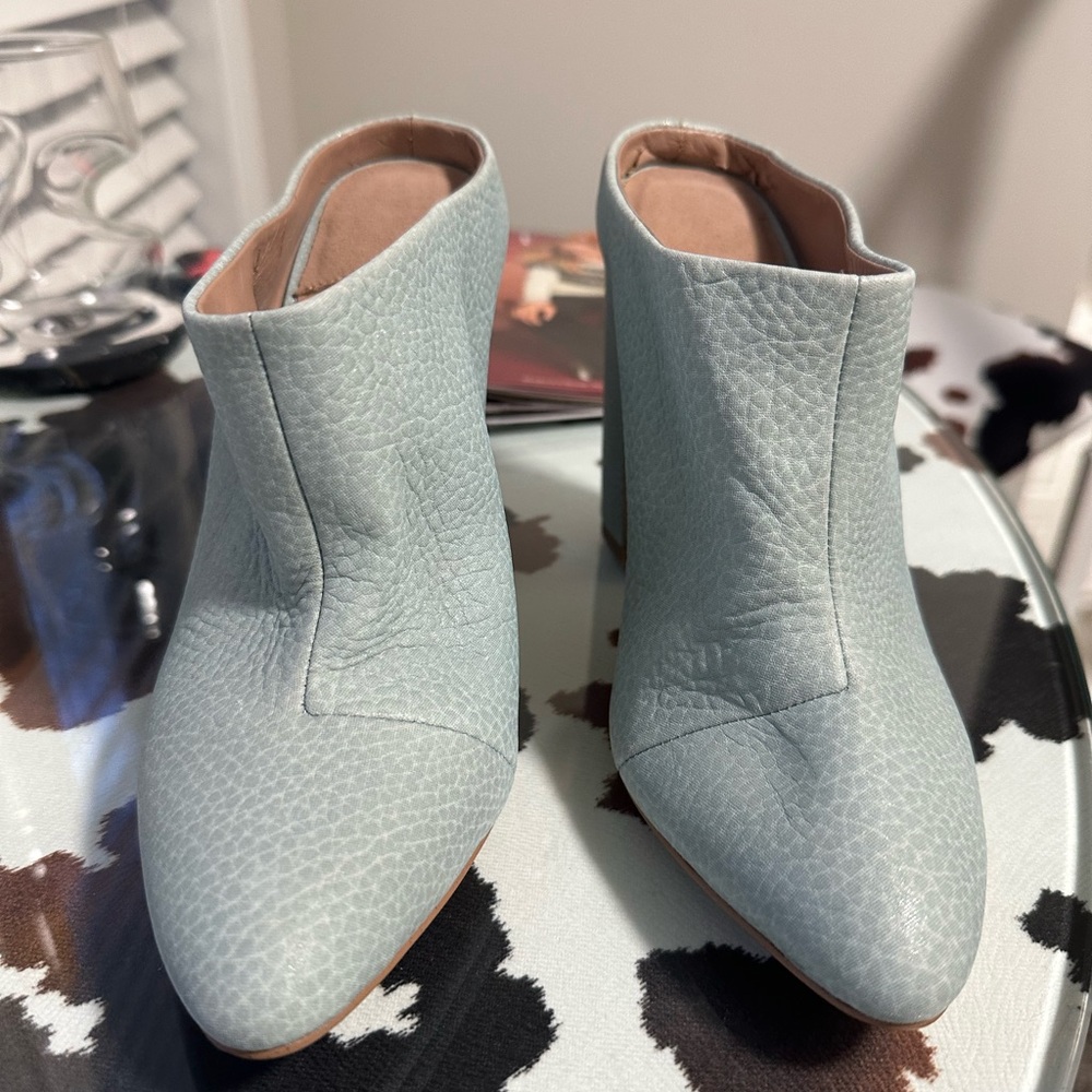 NWOB: Zac Posen Women's Mule in Light Blue
